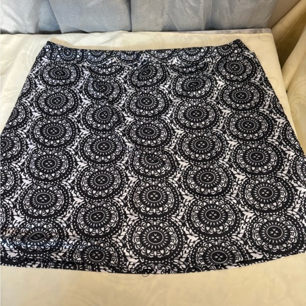 Women's Black & White Printed A-Line stretchy Skorts size XXL